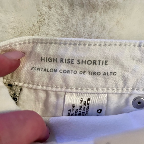 Universal Thread White with Black Side Detail Short Size 2 - Picture 9 of 14